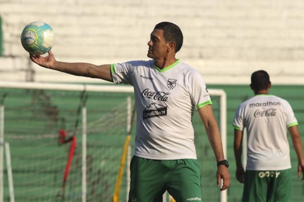 Bolivia trabaja con el balón oficial de los charruas