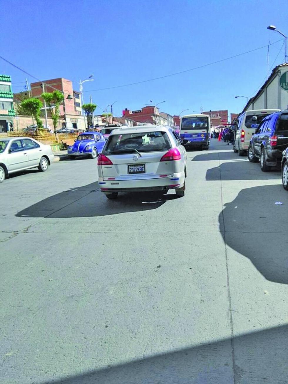 Taxis tienen sus placas del interior