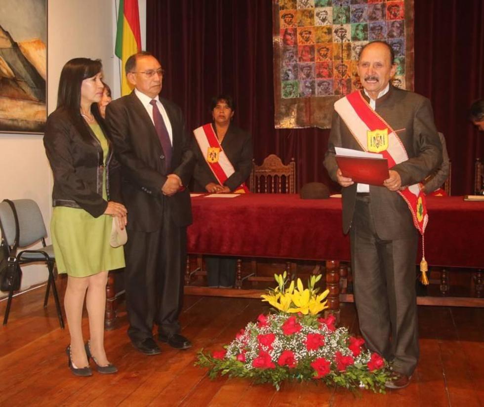 Otorgan presea a la Radio Líder 