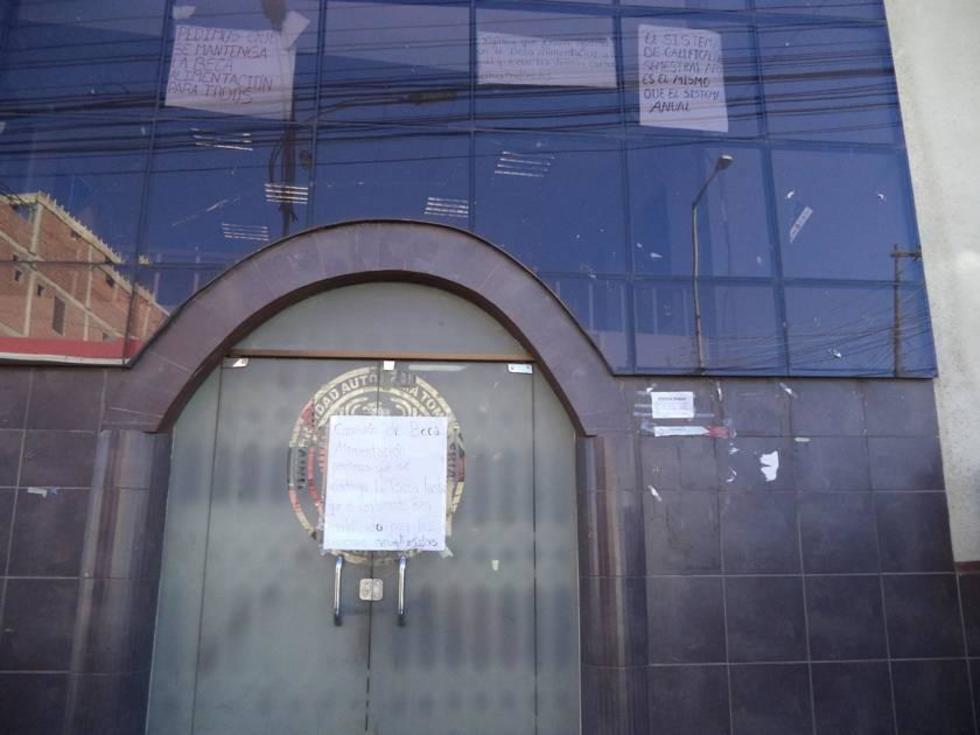 Bloquean el edificio de la carrera de Trabajo Social de la UATF