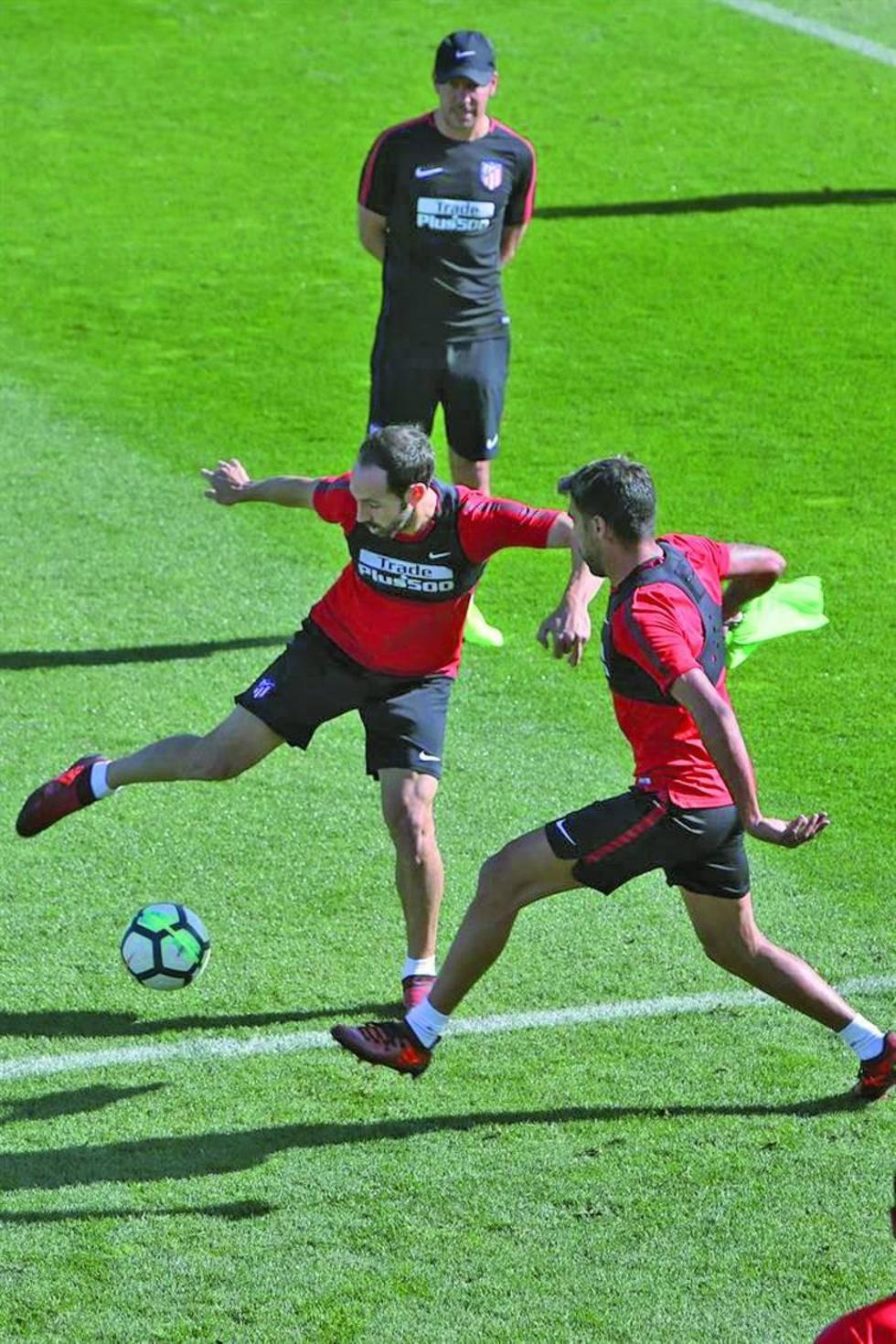 Atlético buscará un triunfo ante Barcelona