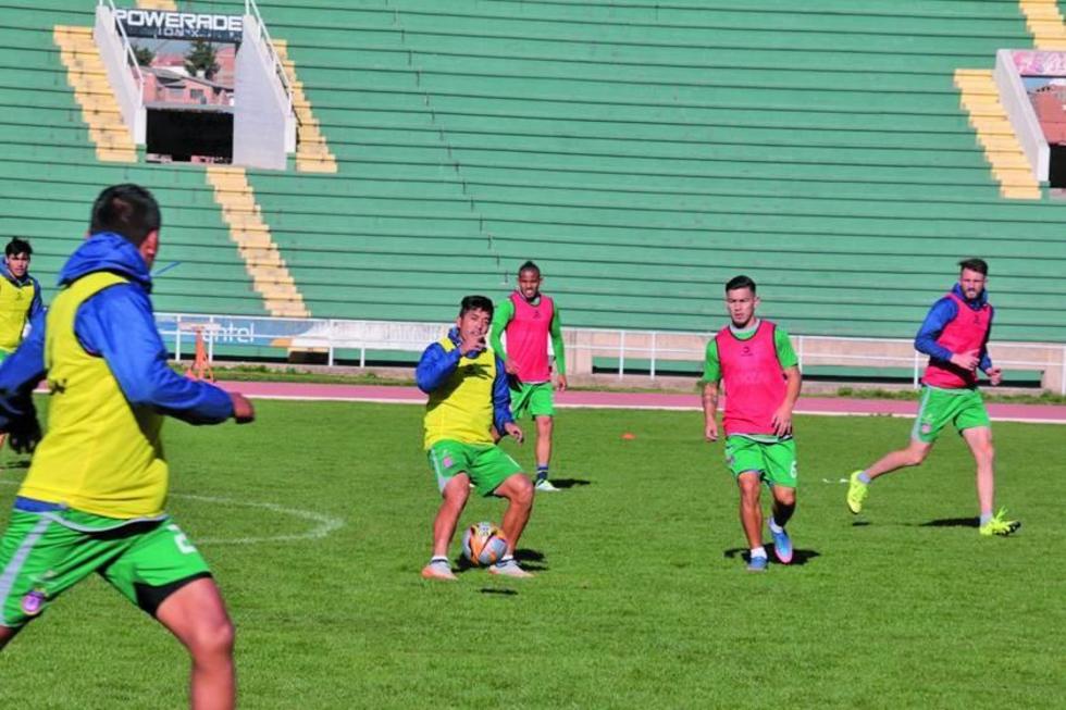 La U hace hincapié en la definición y la presión 