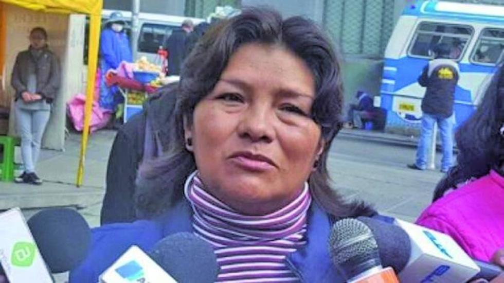 Vendedores de ropa usada se movilizan en todo el país