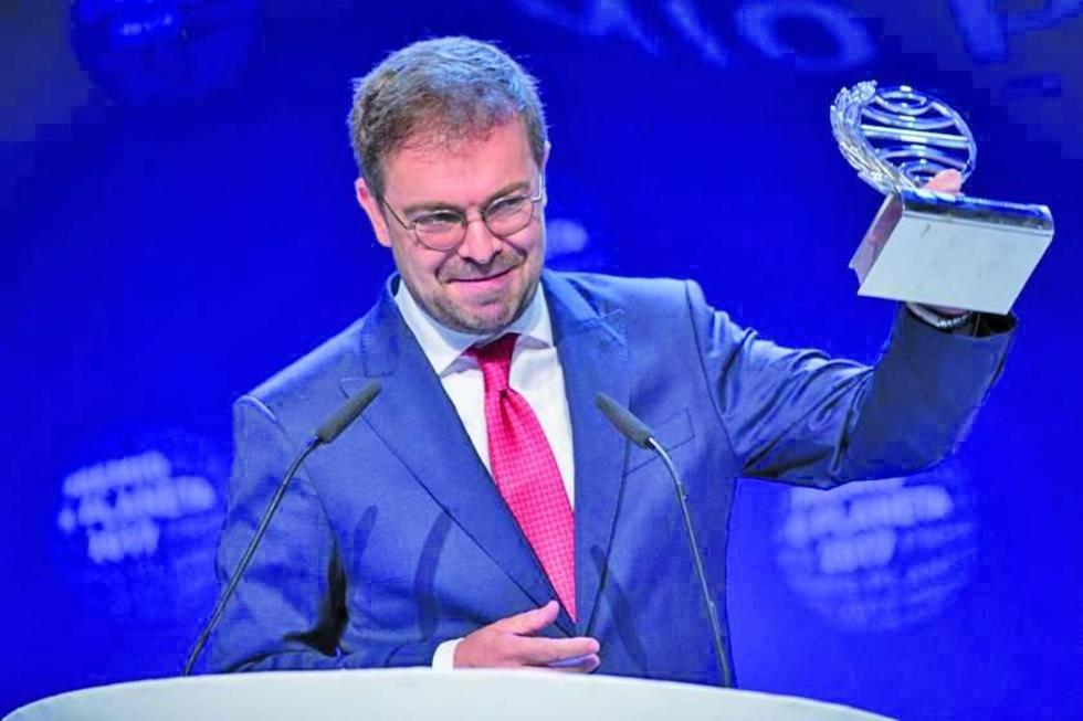 Sierra gana Premio Planeta con novela Fuego Invisible