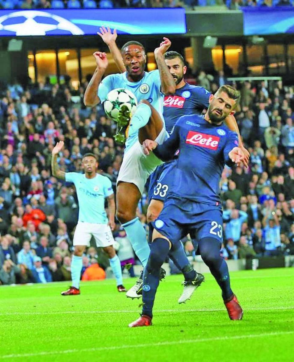 Manchester City sufre para ganar a Nápoles