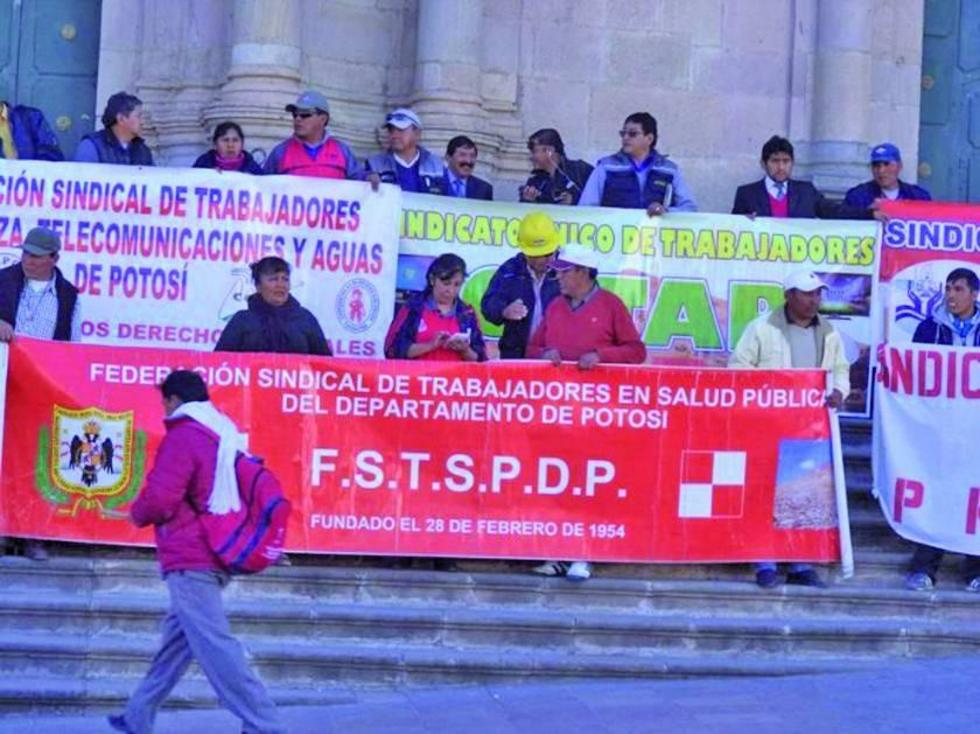 Trabajadores siguen en emergencia