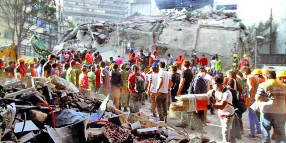 Mexicanos rinden homenaje a las víctimas del terremoto