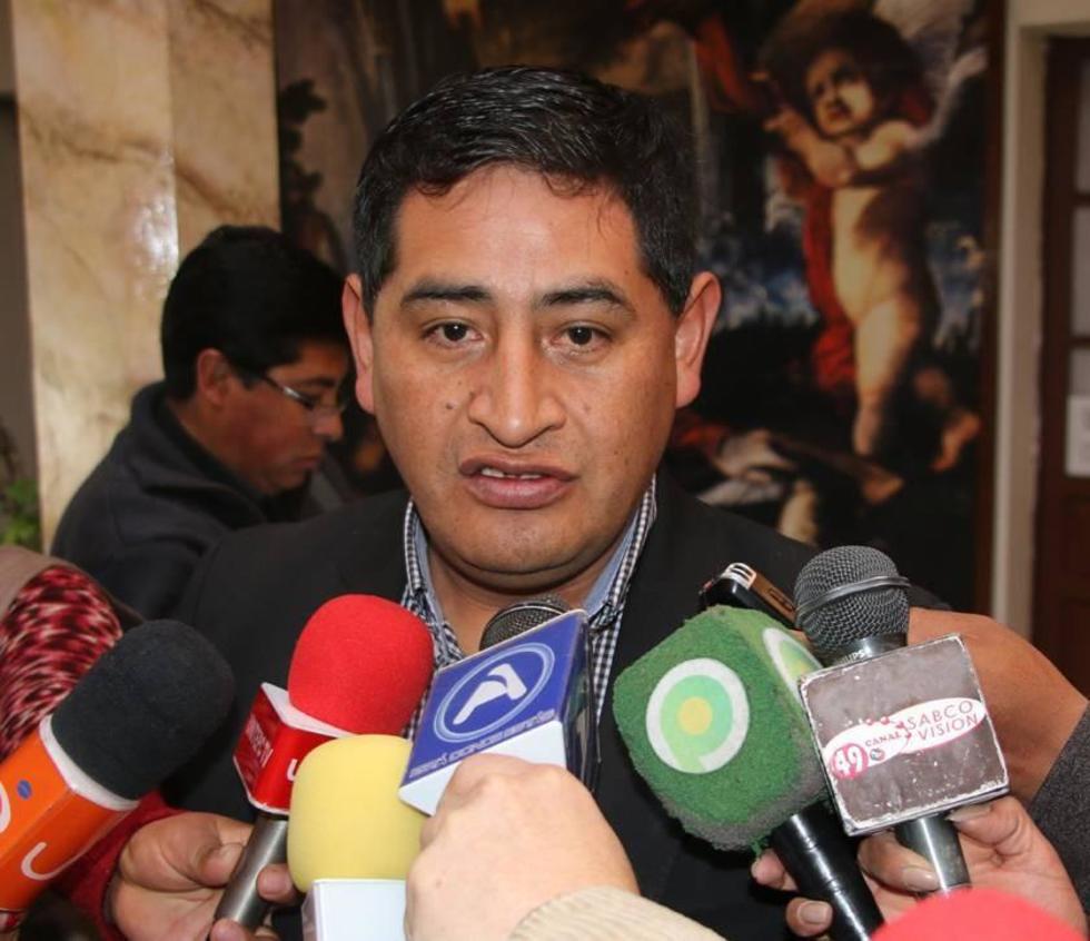 Abogado denuncia que fue víctima de discriminación
