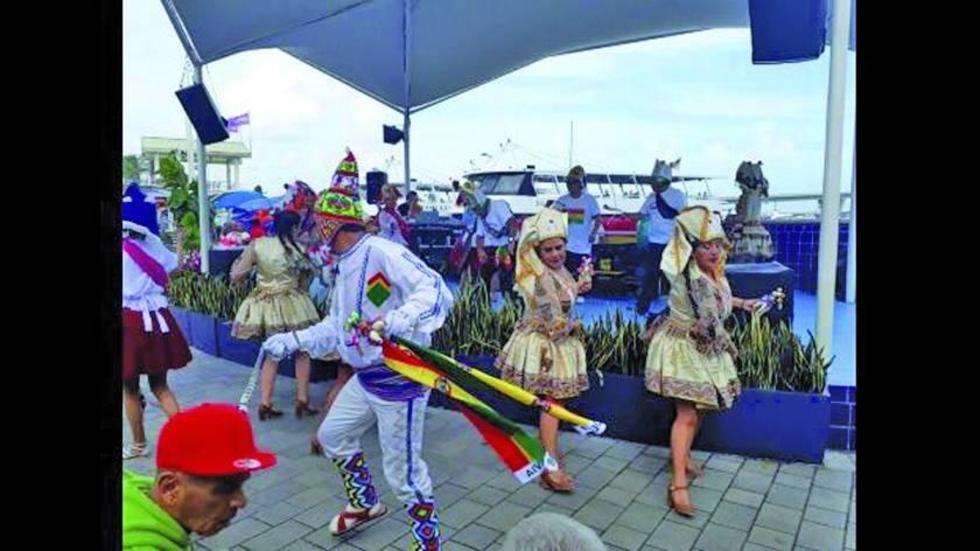 Bolivianos reivindican baile  de la Llamerada en Miami