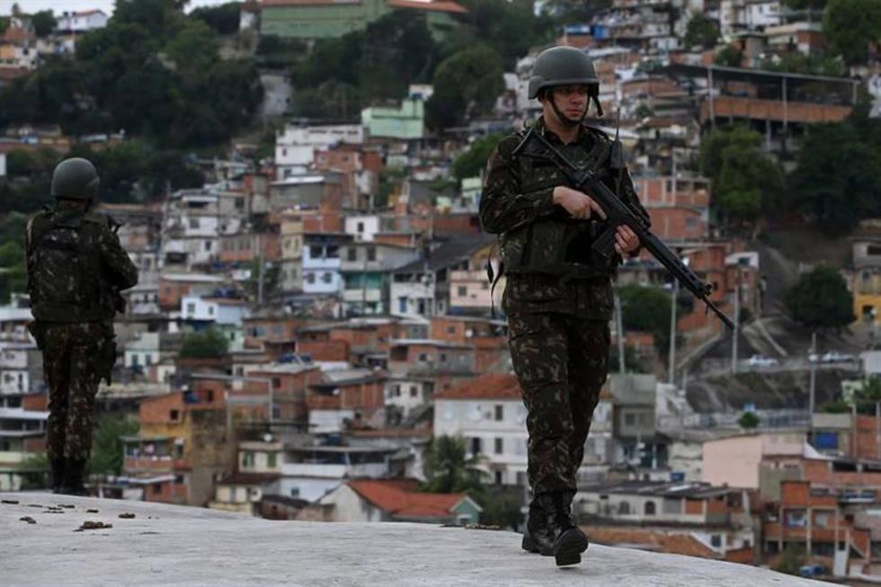 Detienen a 20 narcos en Brasil en operativo conjunto en favelas 
