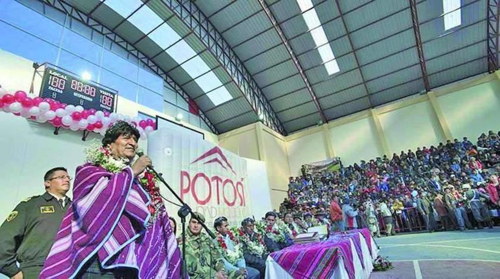 Visita presidencial inicia con entrega de unidad educativa