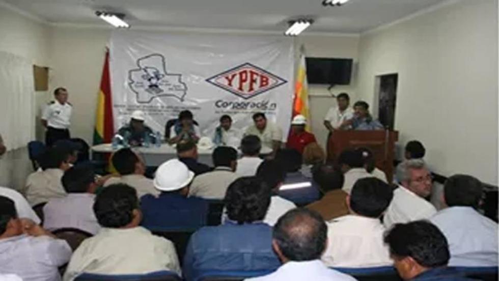 Denuncian manipulación y acoso de cargos en YPFB