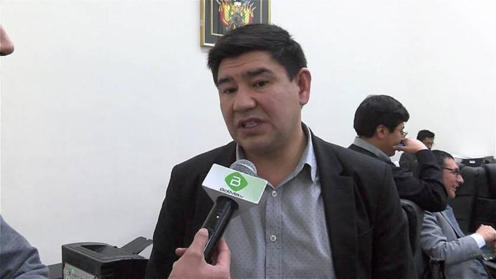 Legislativo aprueba juicio contra dos exministros