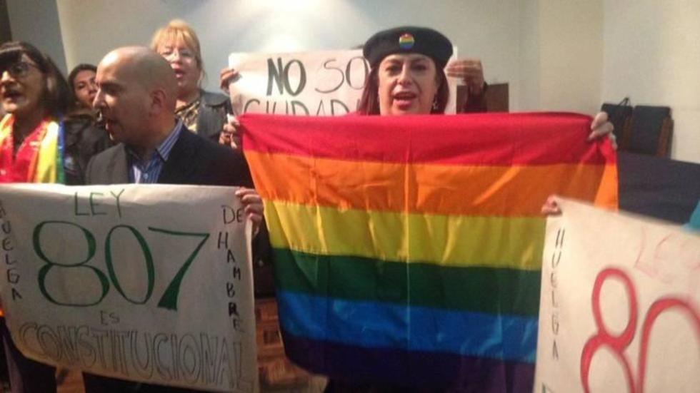 Colectivos LGBTI inician una huelga de hambre
