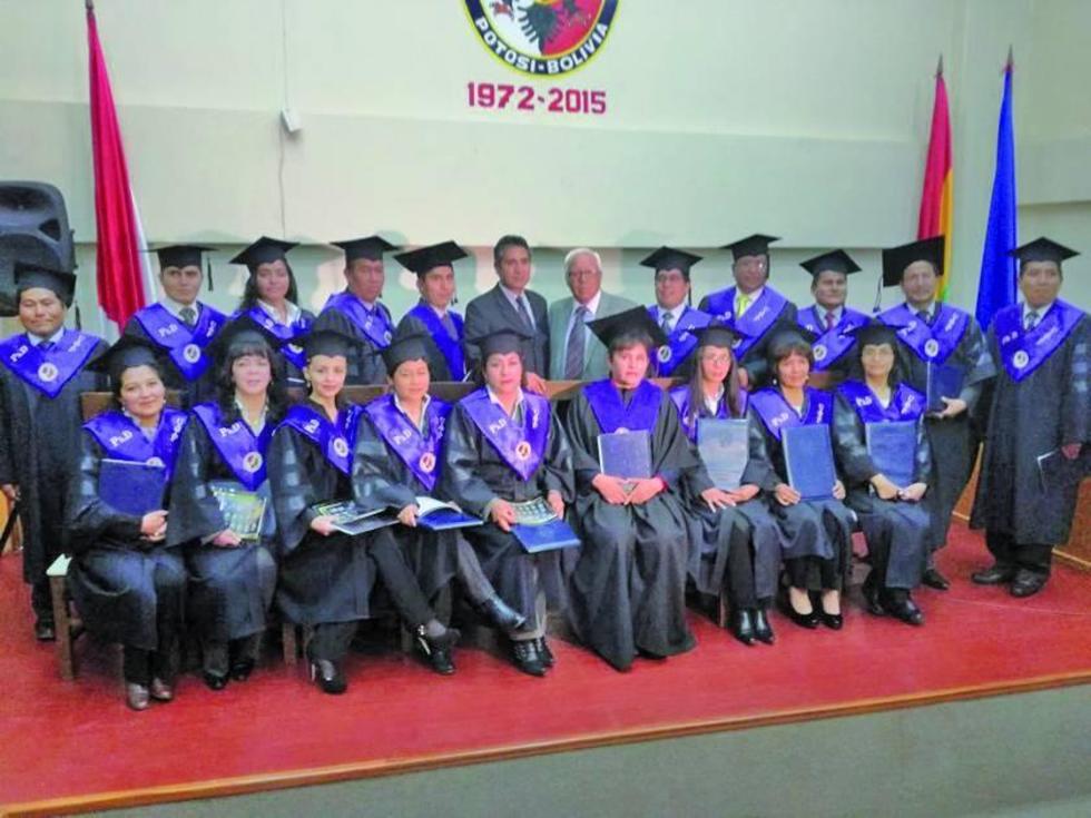 Gradúan a 25 doctores en Educación en la universidad