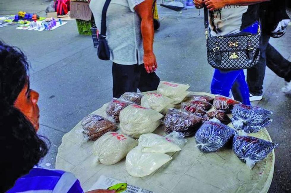 El Parlamento le exige a Maduro modificar la política económica 