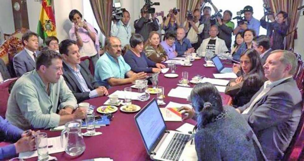 Los médicos mantienen huelga a pesar de avances en el diálogo