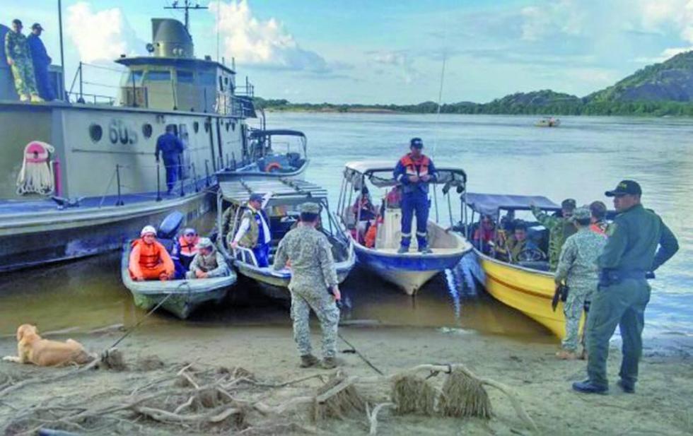 Rescatan cinco cuerpos de naufragio en un río fronterizo en Colombia