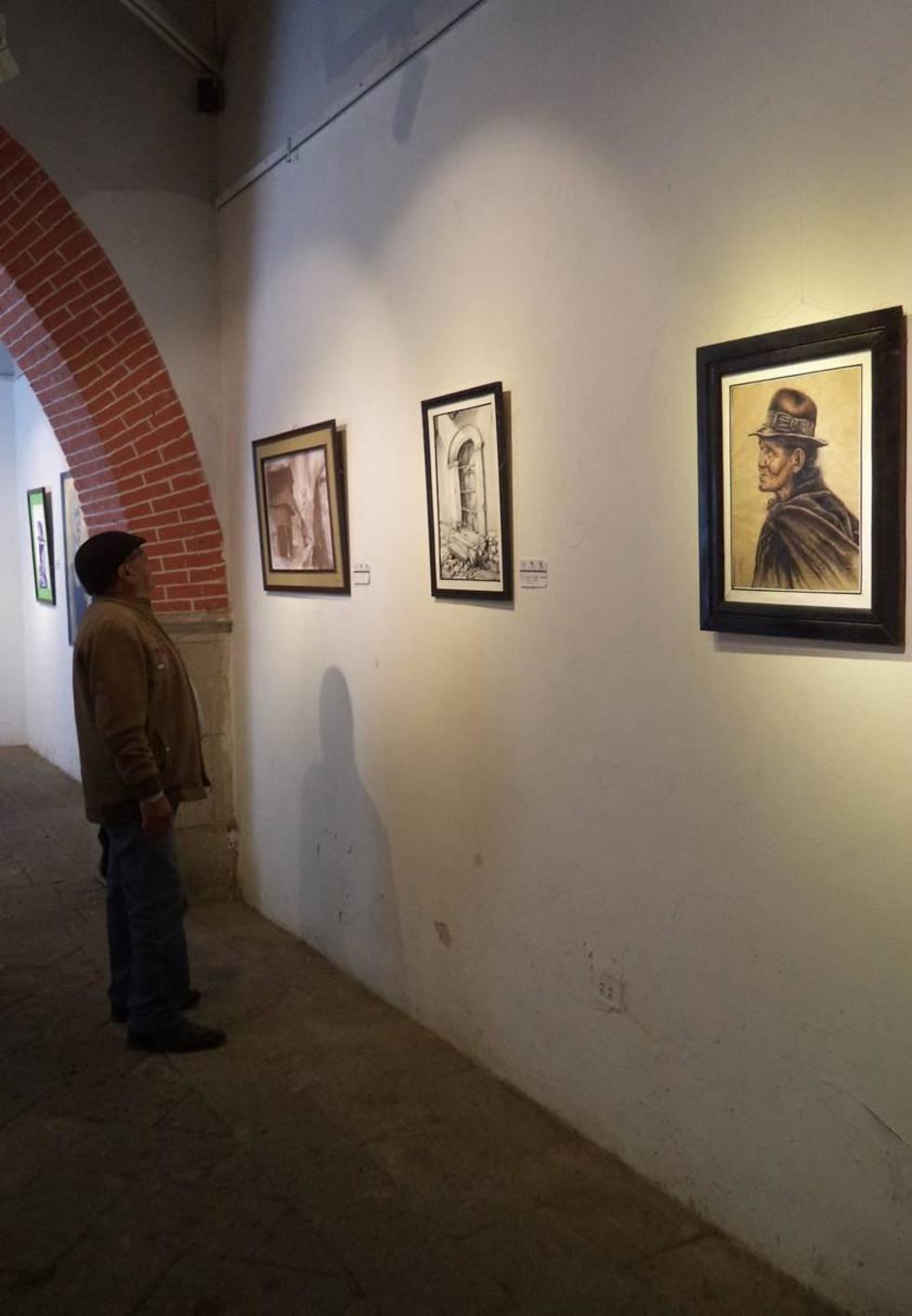 Artistas potosinos exponen obras con técnica del dibujo
