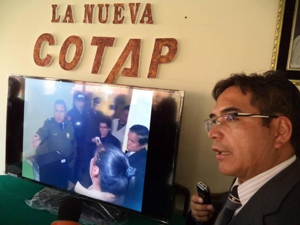 Muestran video cómo saca una exfuncionaría un CPU