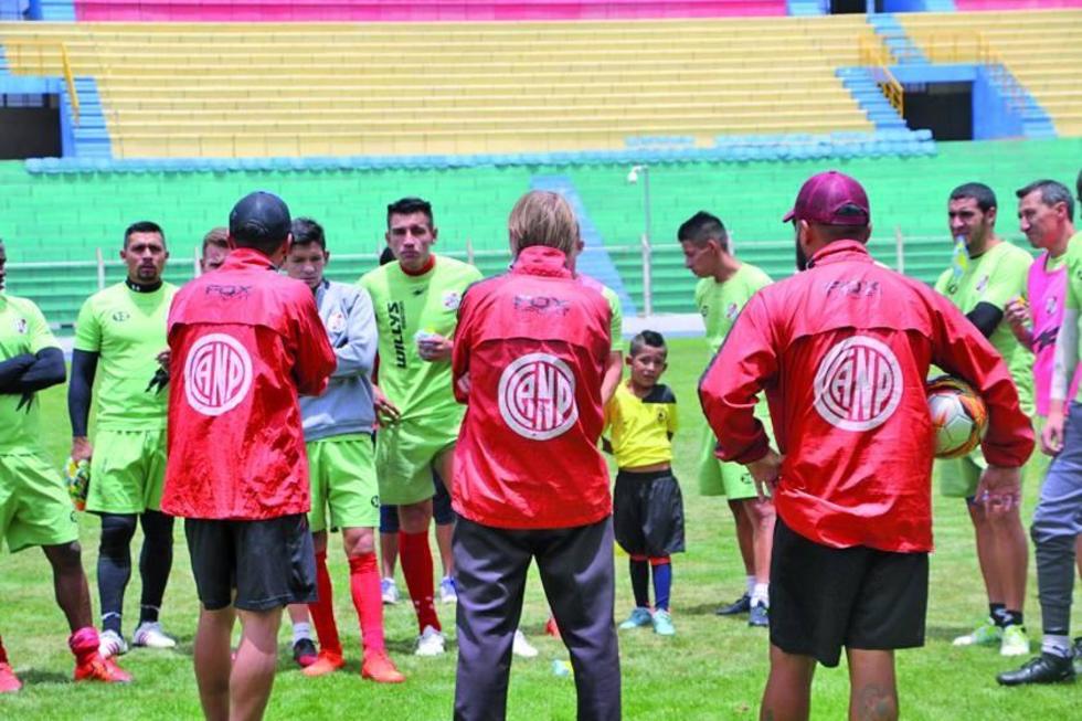 La banda roja concentra para el duelo de hoy 