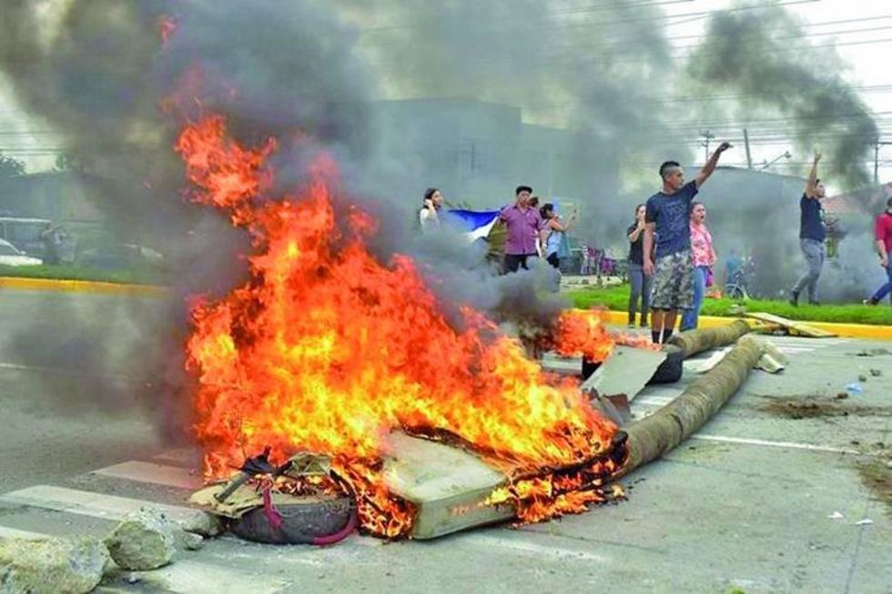 Honduras se tensiona por duda electoral y reportan un muerto