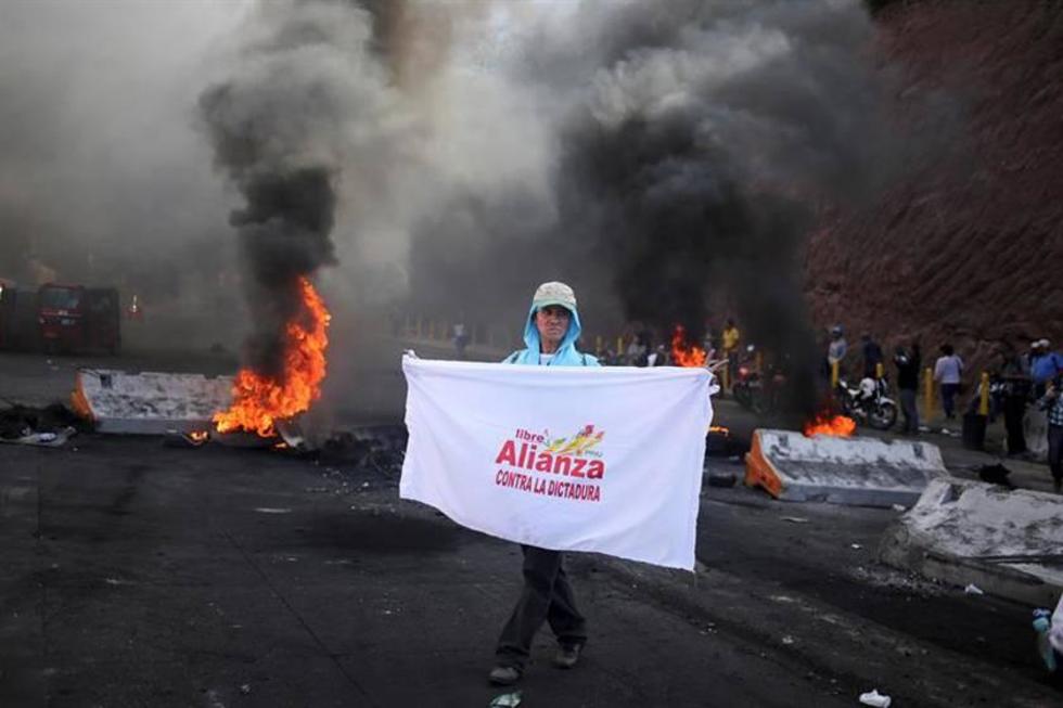 Tras violentas protestas en Honduras posponen el escrutinio electoral