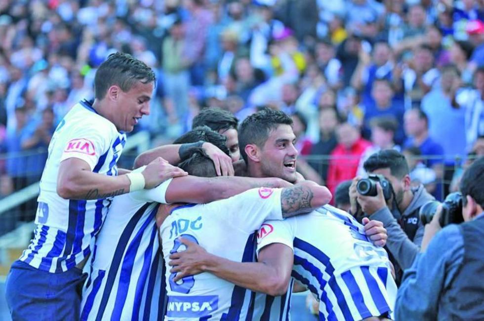 Alianza Lima acaricia su primer título nacional en once años