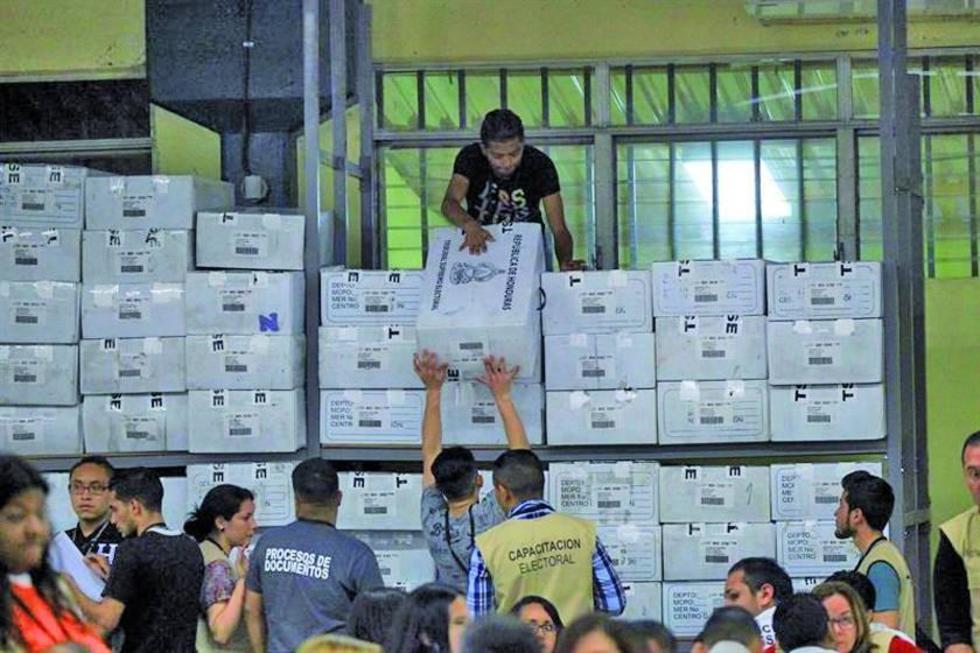 Oposición pide revisar todas las actas de comicios de Honduras