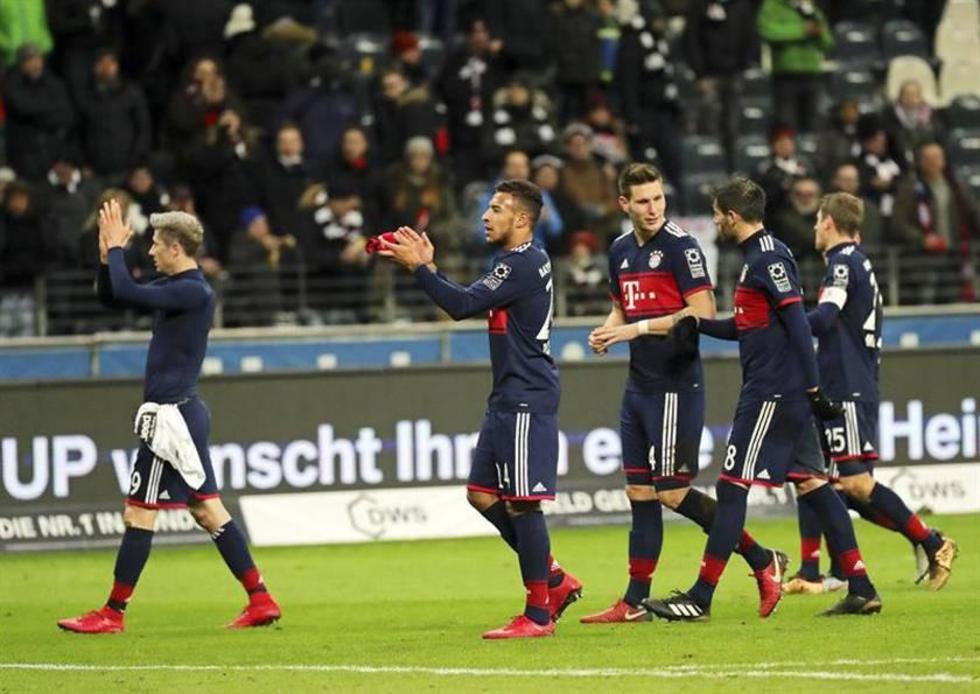  Ángel Di María celebra su gol con sus compañeros.