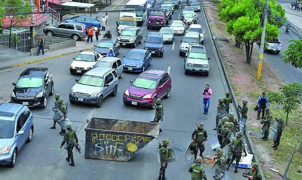 Bloquean vías en Honduras por presunto fraude en elecciones