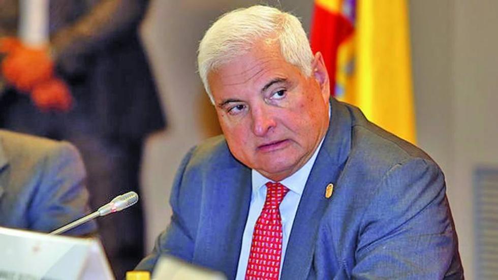 Ordenan detener y extraditar a un expresidente de Panamá