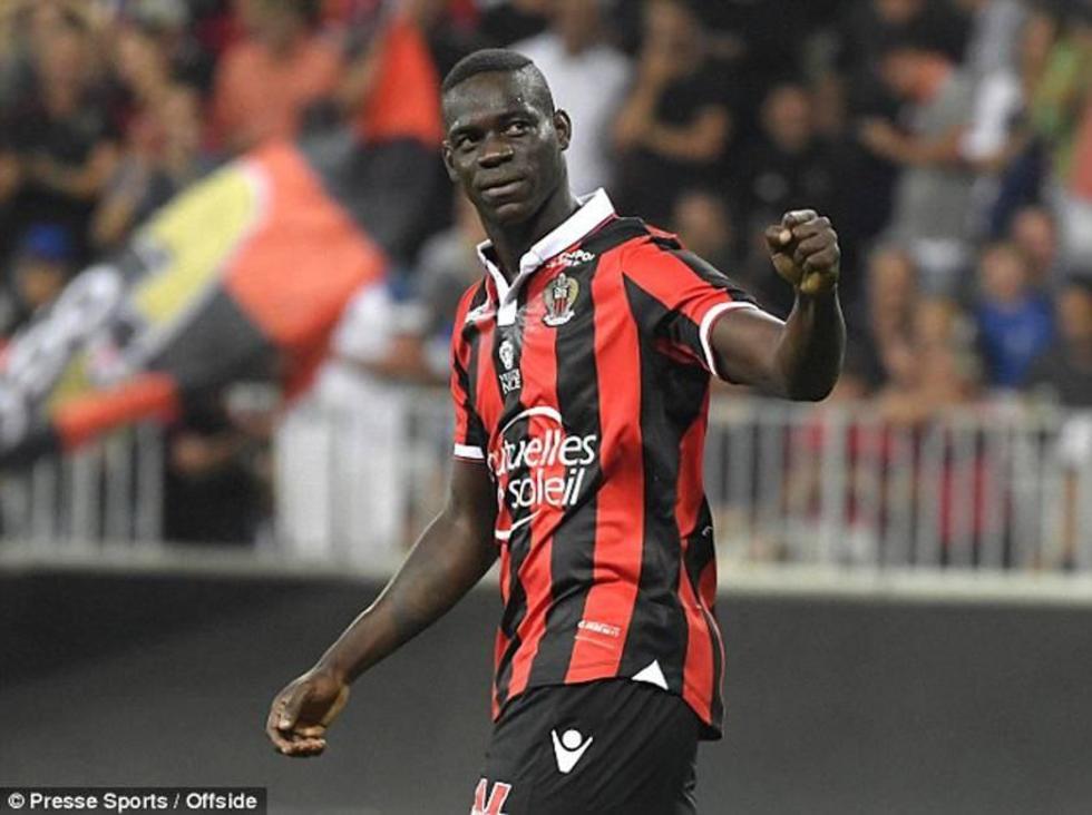 Balotelli da el triunfo a Niza ante Burdeos