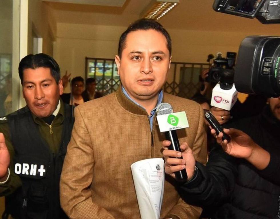 Contralor halla responsabilidad de Guillermo Achá en caso Taladros 