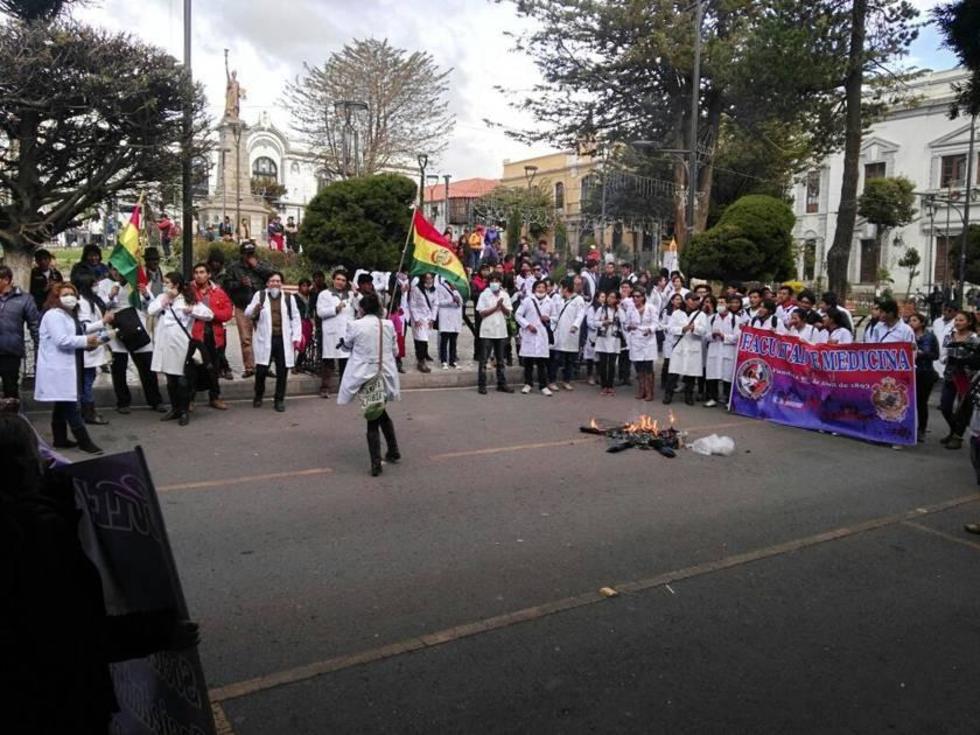 Salud radicaliza sus protestas y rechaza penalización a su labor