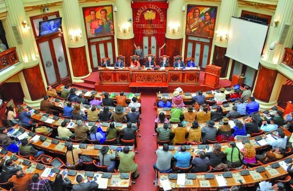 Legislativo da voto de confianza al ministro de Hidrocarburos