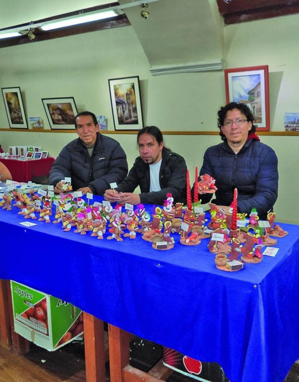 El taller Corso rescata las artesanías para la Navidad
