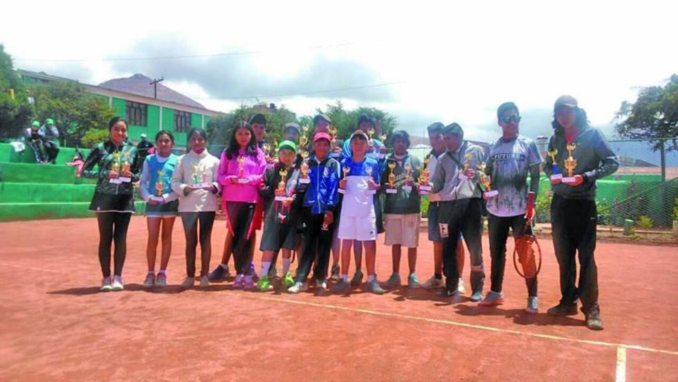 Deportistas se consagran campeones en el Torneo Departamental de Tenis G3
