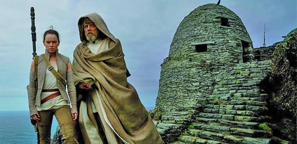 Filme "Star Wars" celebra la Navidad como el líder de la taquilla en EE.UU.