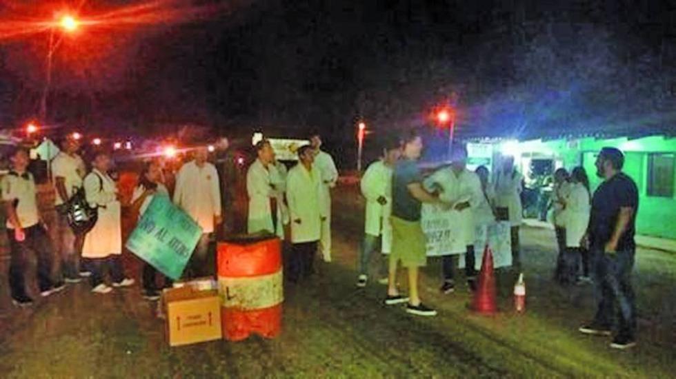 Galenos bloquean en Pailas y advierten que no se detendrán por nada