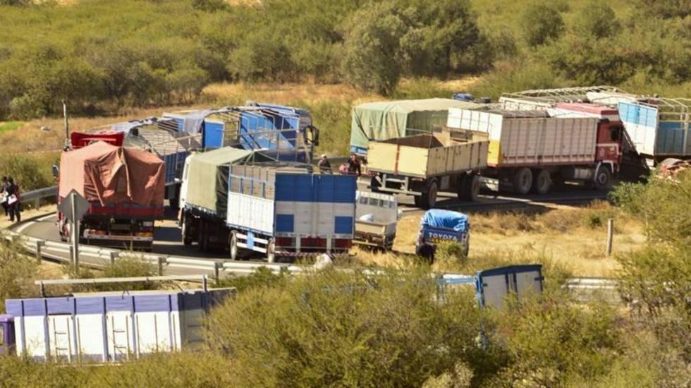 Transporte pesado marchará hoy en respaldo al sector de Salud