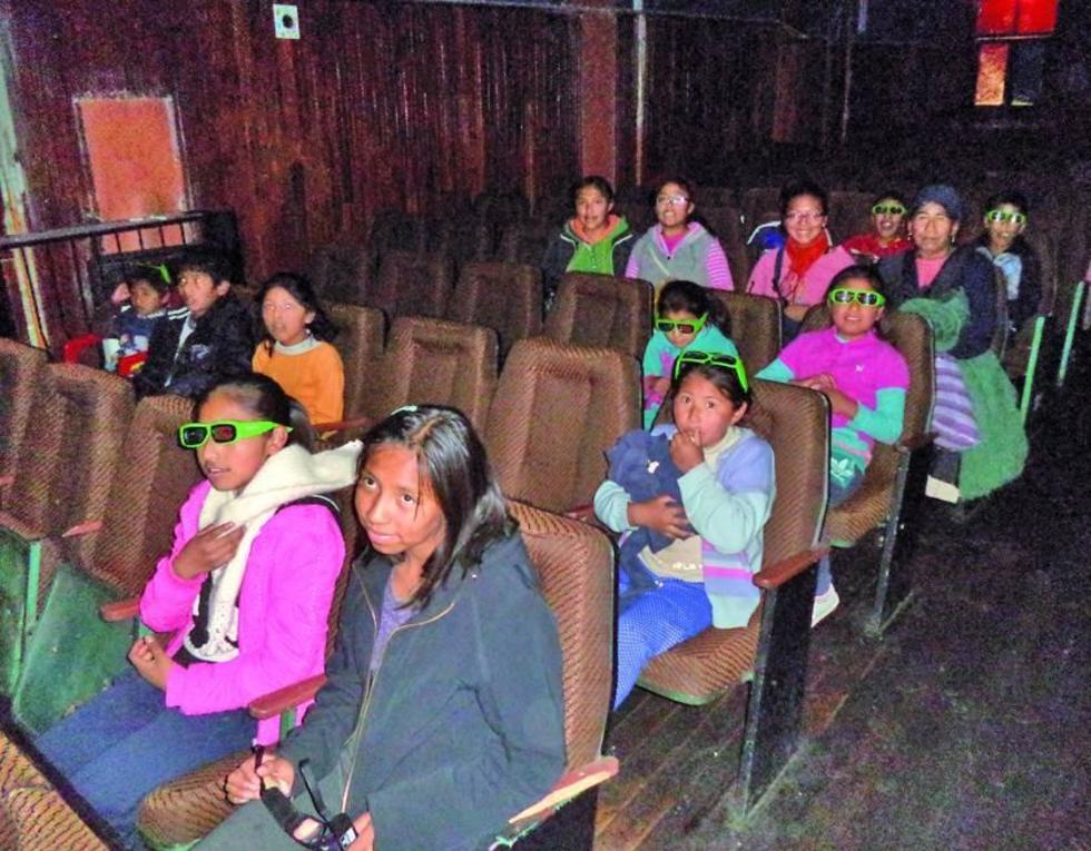 Cine abre función a niños de la calle