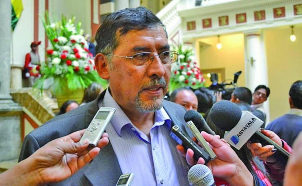 Ministro dice que hospitales atienden con normalidad
