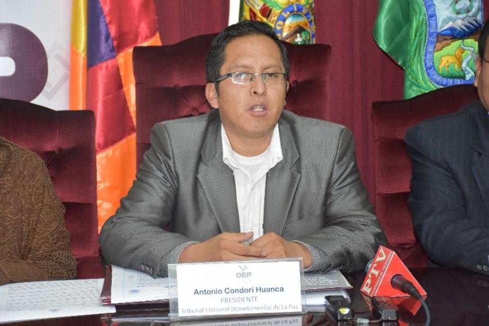 Rechazan revocatorio contra Revilla y Chapetón