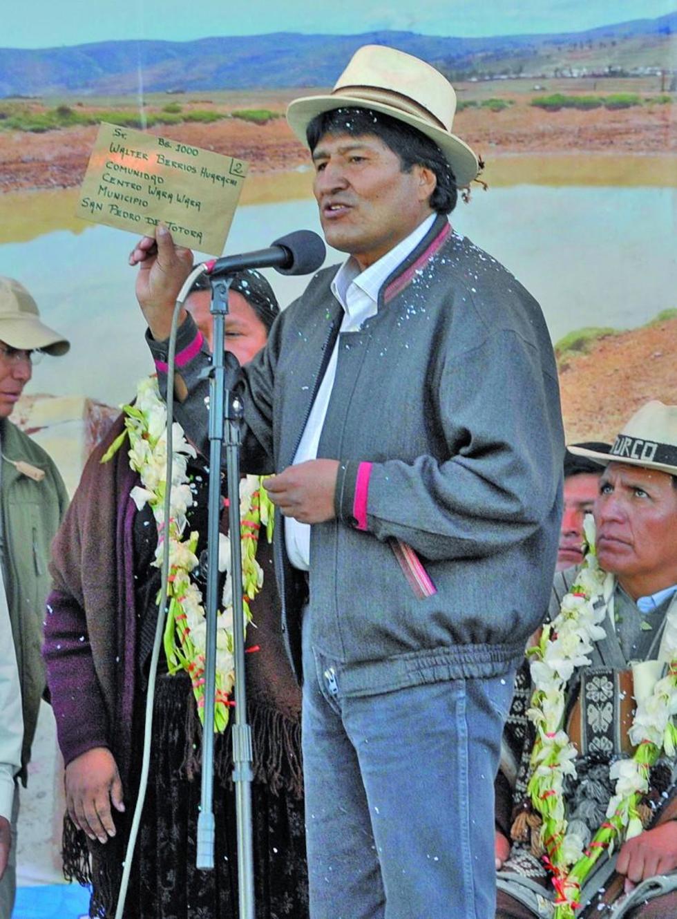 Evo recibe 82 proyectos de Oruro y compromete recursos para ejecución