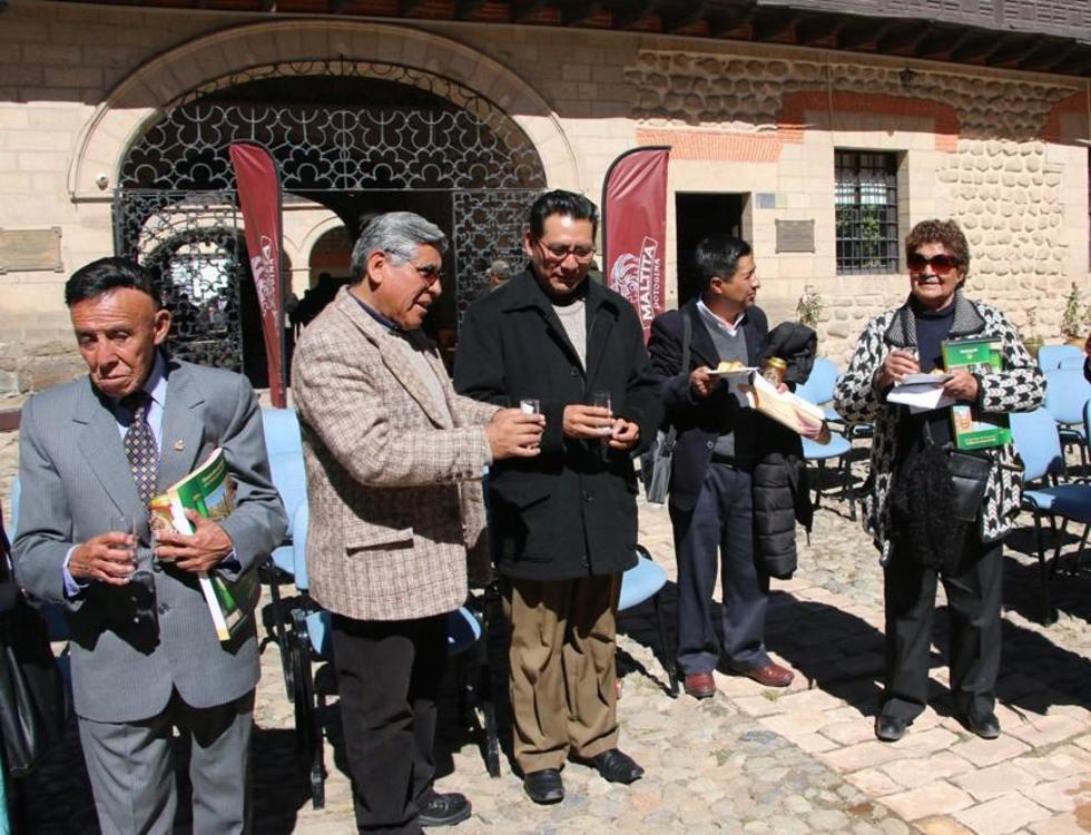 Revisan obras de concurso literario 