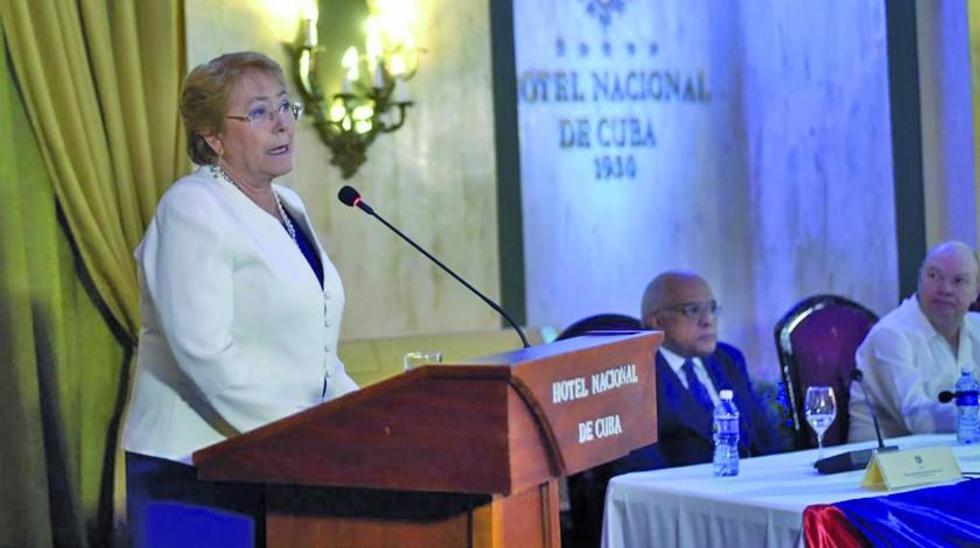 Michelle Bachelet pide potenciar buenos lazos comerciales con Cuba