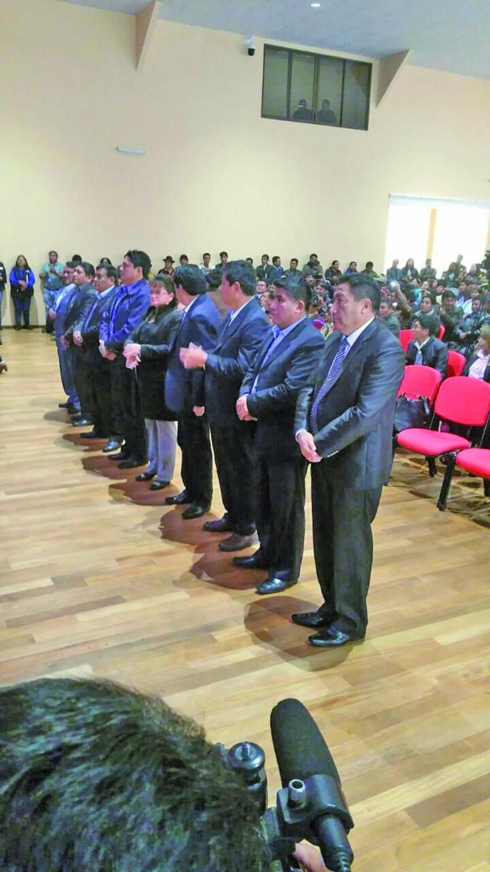 Posesionan a directores distritales de Educación