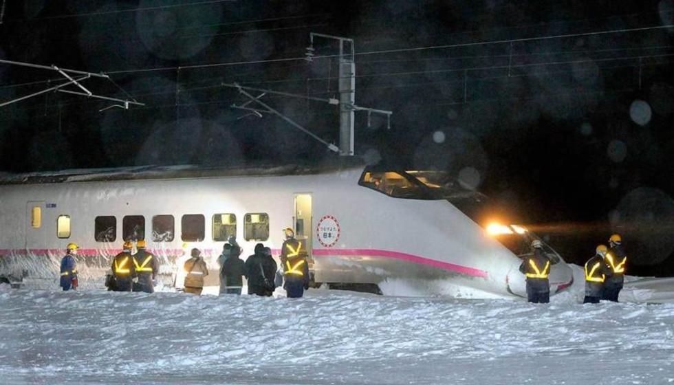 Japón: cientos de personas están atrapadas en un tren 
