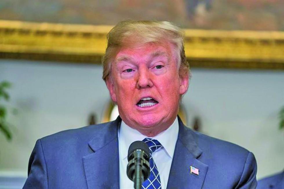 Trump afronta ola de críticas por expresión sobre migrantes